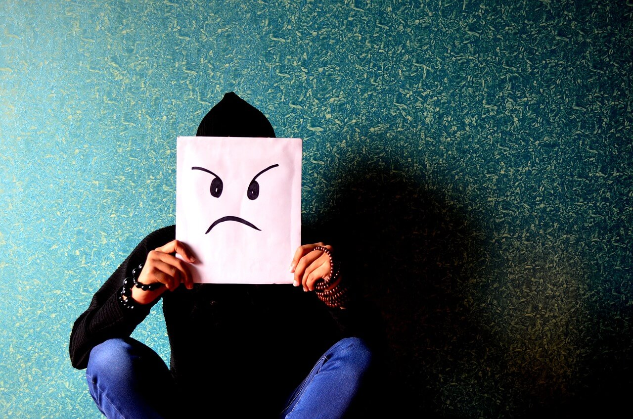 PERCHE’ MIO FIGLIO MI ODIA?  5 cose da sapere per sopravvivere all’odio di un adolescente.